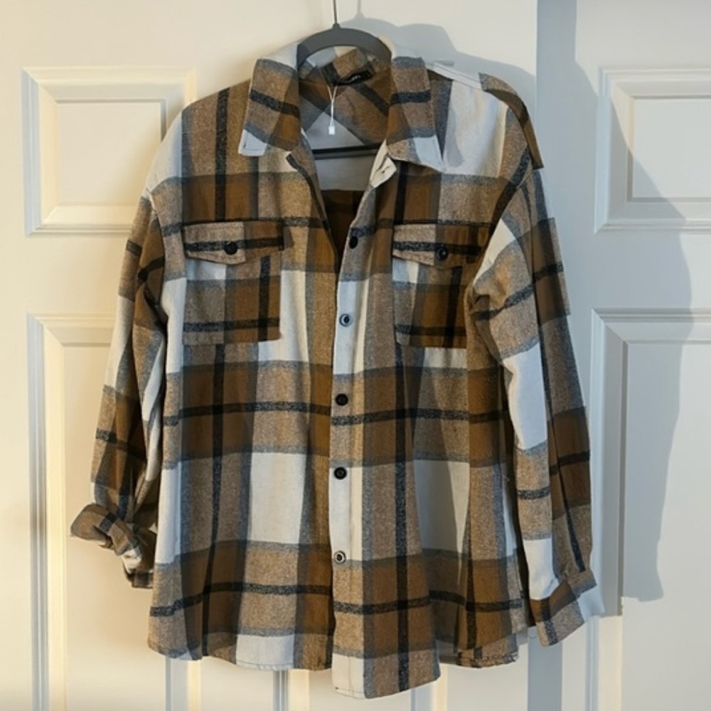 Automet Plaid Button-Up Shacket - Picture 6 of 6